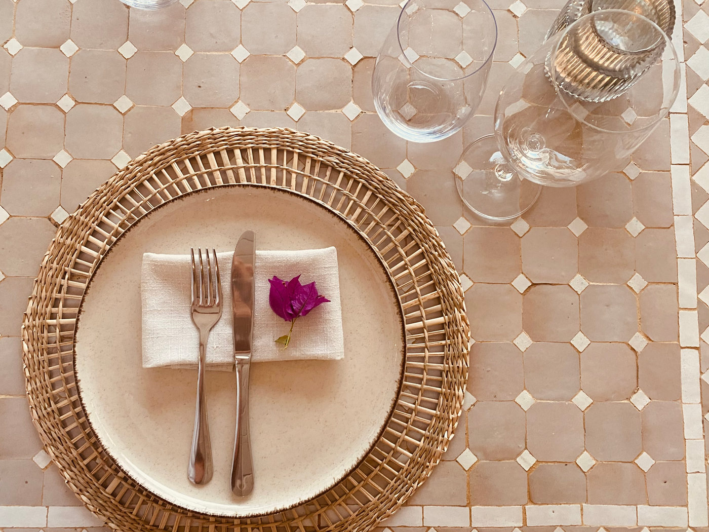 A place setting with linen and a single flower at the finca